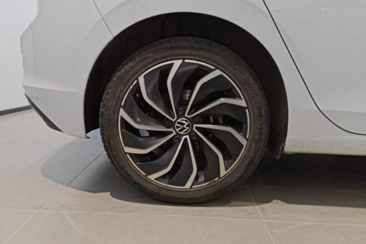 Used Volkswagen Golf 2024 280TSI DSG Pro Enjoyment Edition Right Rear Wheel Hub