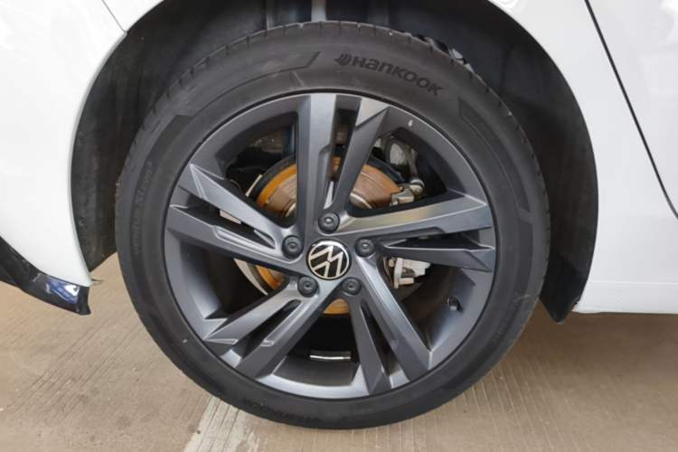 Used Volkswagen Golf 2024 280TSI DSG Pro 50th Anniversary Edition Right Rear Wheel Hub