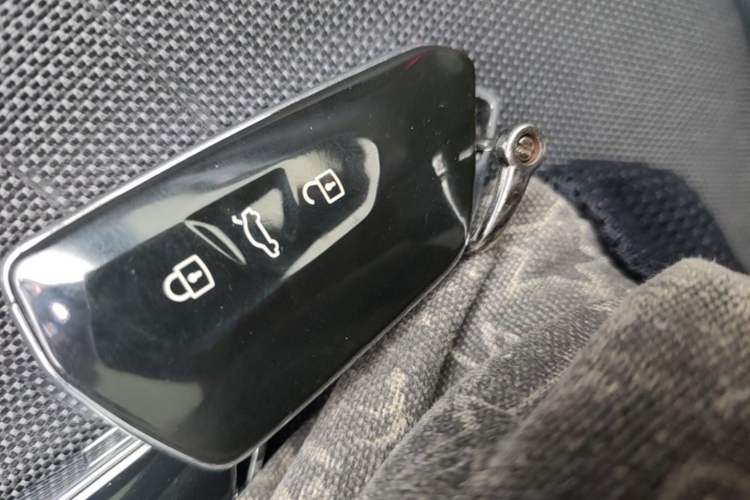 Used Volkswagen Golf 2024 280TSI DSG Pro 50th Anniversary Edition Vehicle Key