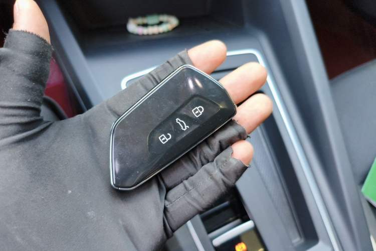 Used Volkswagen Golf 2024 280TSI DSG Pro 50th Anniversary Edition Vehicle Key