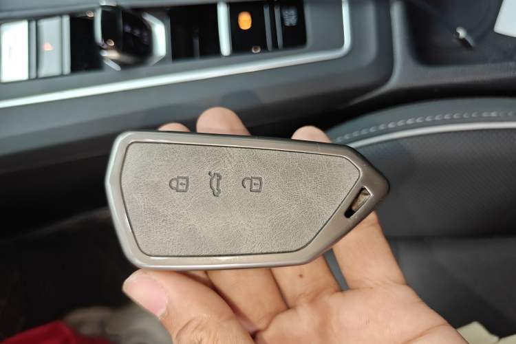 Used Volkswagen Golf 2024 280TSI DSG R-Line 50th Anniversary Edition Vehicle Key