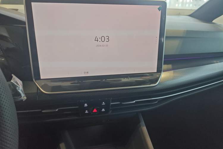 Used Volkswagen Golf 2025 Facelifted II 300TSI R-Line Audio And AC Panel
