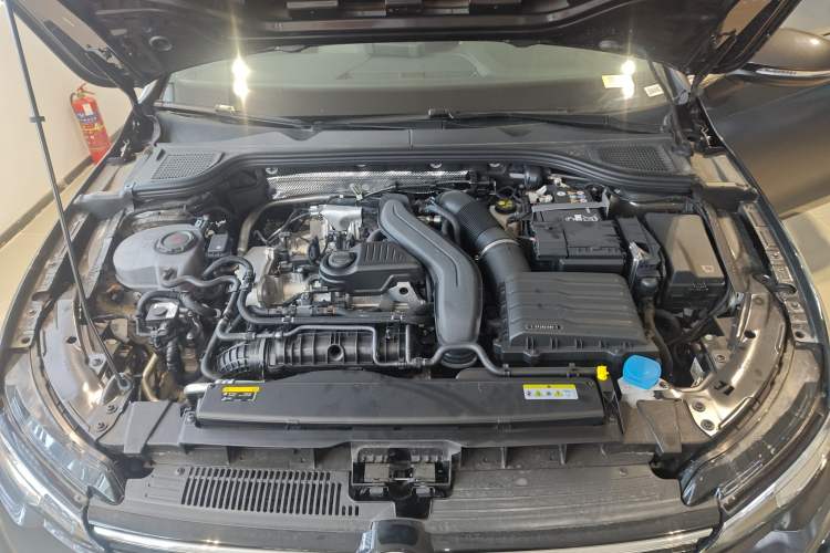 Used Volkswagen Golf 2025 Facelifted II 300TSI R-Line Engine Bay