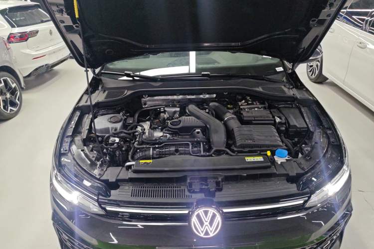 Used Volkswagen Golf 2025 Facelift 300TSI R-Line Engine Bay