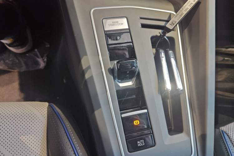 Used Volkswagen Golf 2025 Facelifted II 300TSI R-Line Gear Lever
