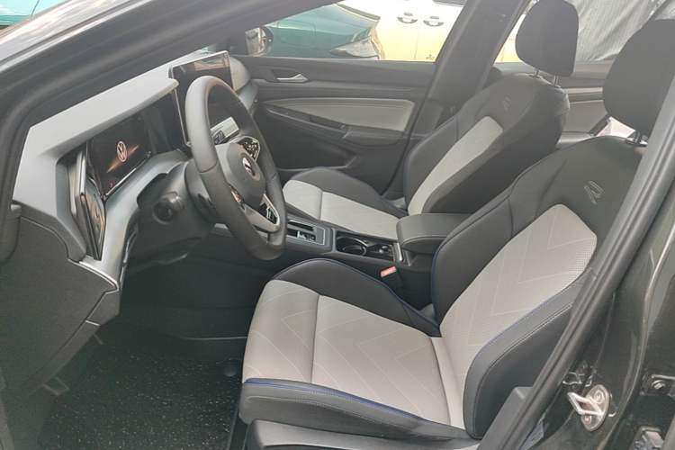 Used Volkswagen Golf 2025 Facelifted II 300TSI R-Line Left Front Seat