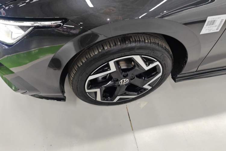 Used Volkswagen Golf 2025 Facelift 300TSI R-Line Left Front Wheel Hub