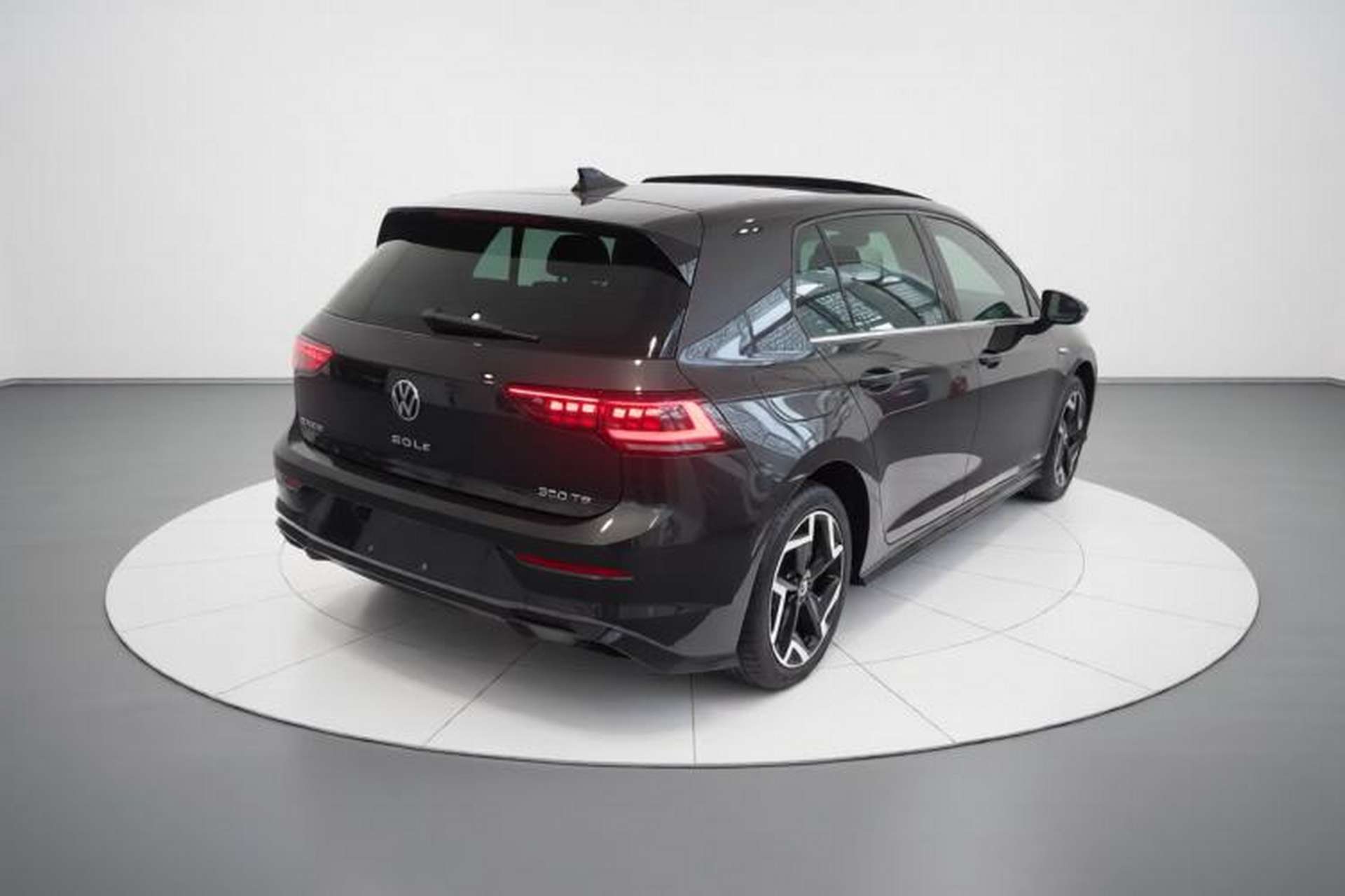 Used Volkswagen Golf 2025 Facelifted II 300TSI R-Line Rear Right 45 Deg