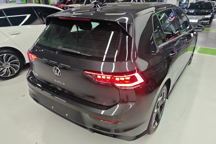 Used Volkswagen Golf 2025 Facelift 300TSI R-Line Rear Right 45 Deg