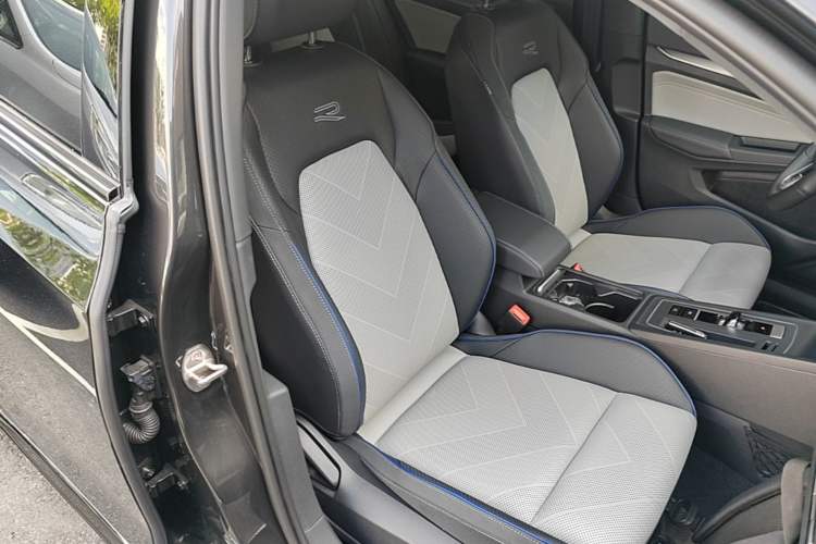 Used Volkswagen Golf 2025 Facelifted II 300TSI R-Line Right Front Seat