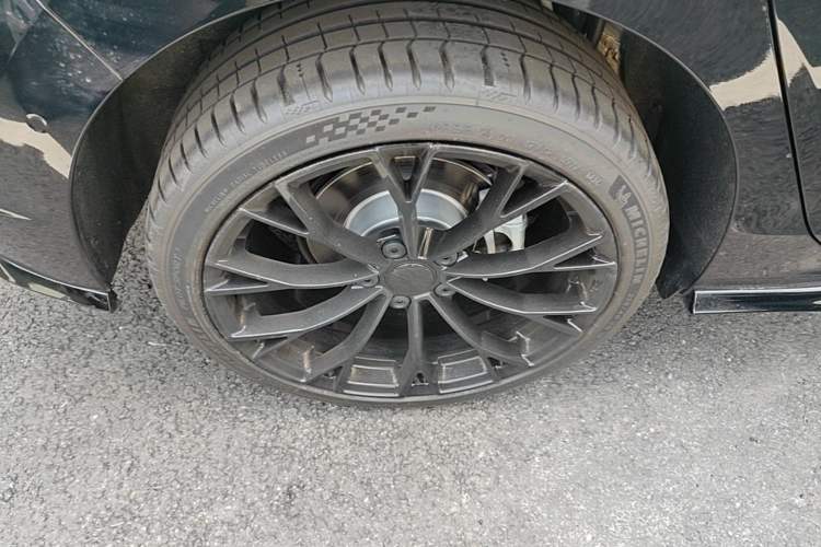 Used Volkswagen Golf 2025 Facelifted II 300TSI R-Line Right Rear Wheel Hub