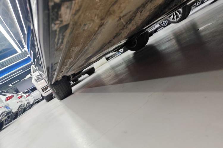 Used Volkswagen Golf 2025 Facelift 300TSI R-Line Right Side Sill