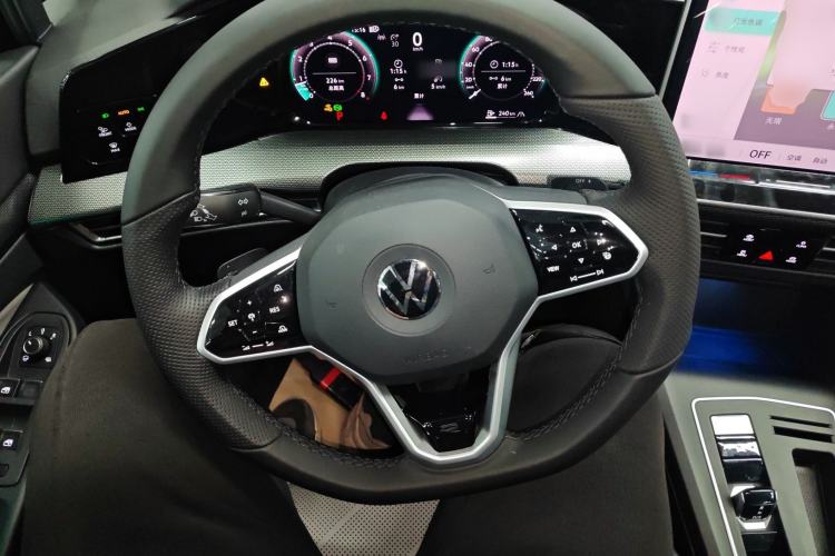 Used Volkswagen Golf 2025 Facelift 300TSI R-Line Steering Wheel