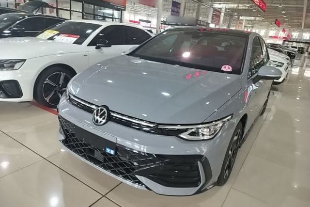 Ojetý Volkswagen Golf 2025 Facelifted II 300TSI R-Line