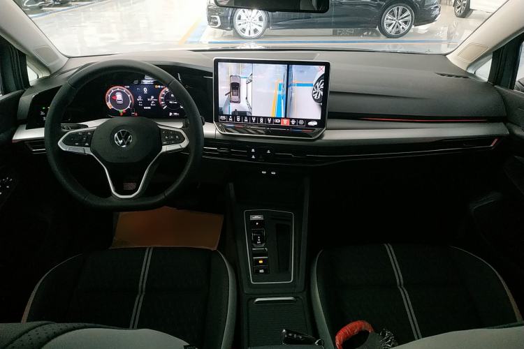 Used Volkswagen Golf 2025 Facelifted 300TSI Pro Center Console
