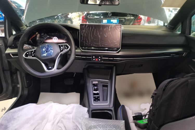 Used Volkswagen Golf 2025 Facelift 300TSI R-Line Center Console