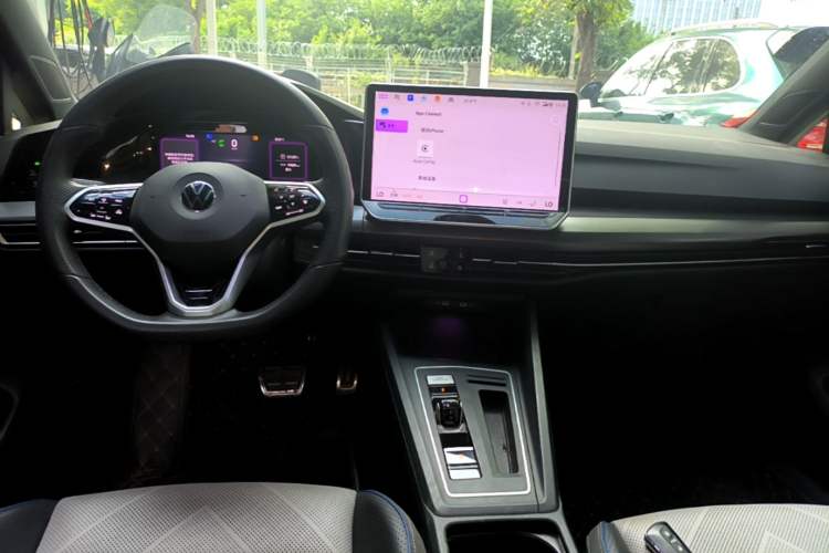 Used Volkswagen Golf 2025 300TSI R-Line Center Console