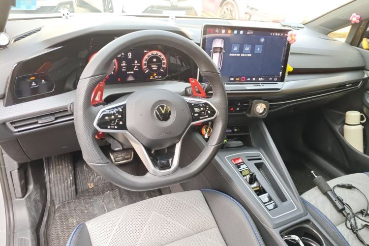 Used Volkswagen Golf 2025 300TSI R-Line Center Console