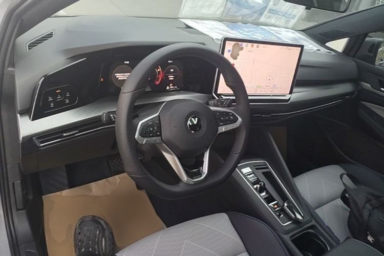 Used Volkswagen Golf 2025 Facelift 300TSI R-Line Center Console