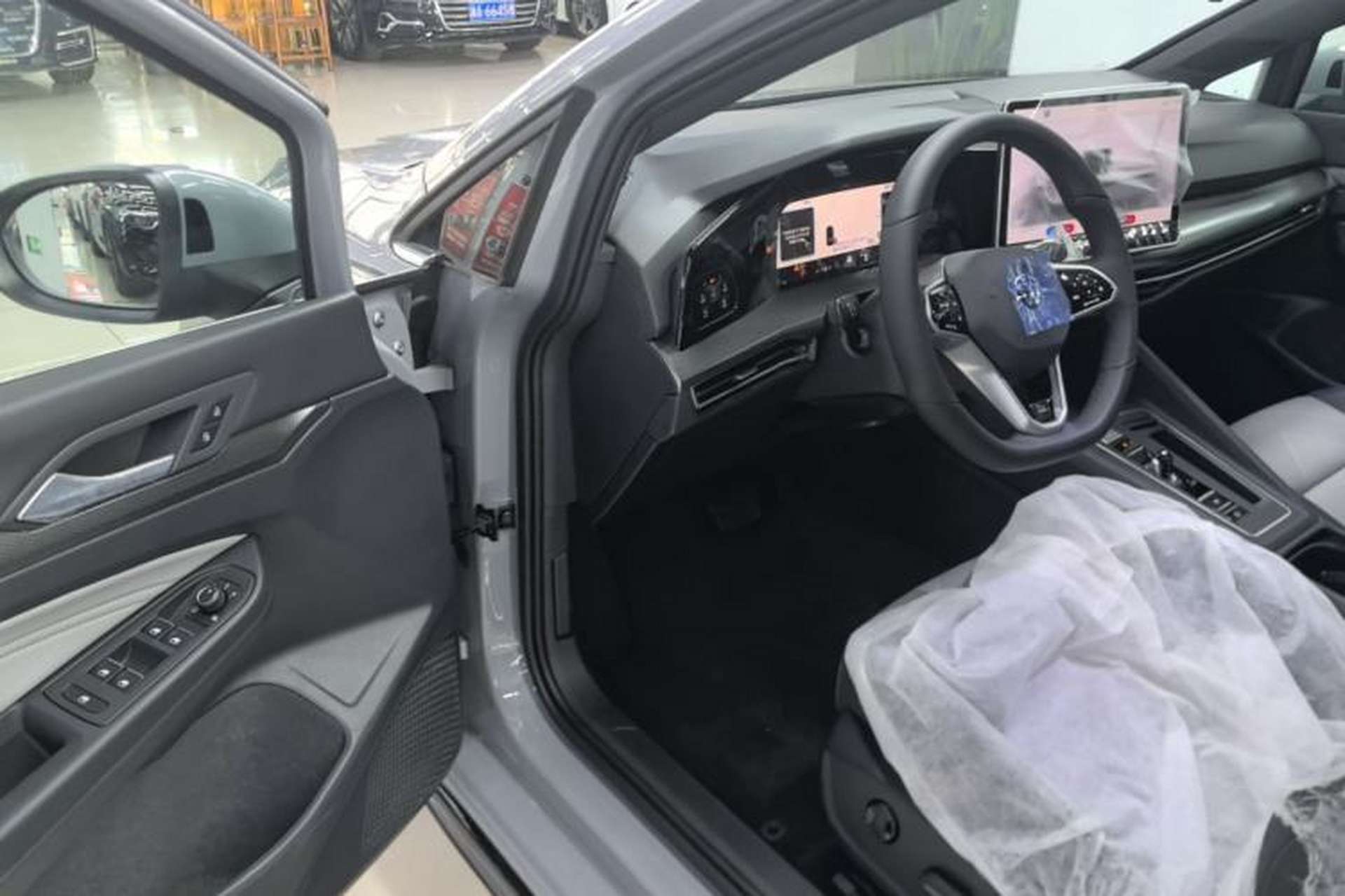Used Volkswagen Golf 2025 Facelift 300TSI R-Line Driver Seat