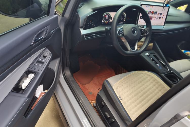 Used Volkswagen Golf 2025 Facelift 300TSI R-Line Driver Seat