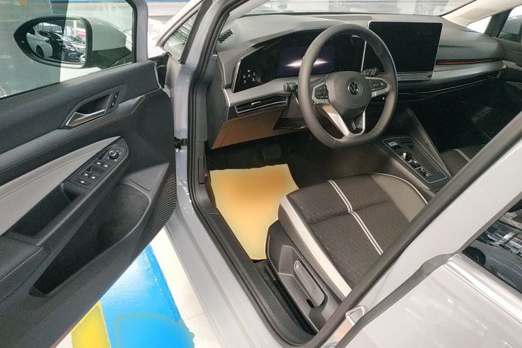 Used Volkswagen Golf 2025 Facelifted 300TSI Pro Driver Seat