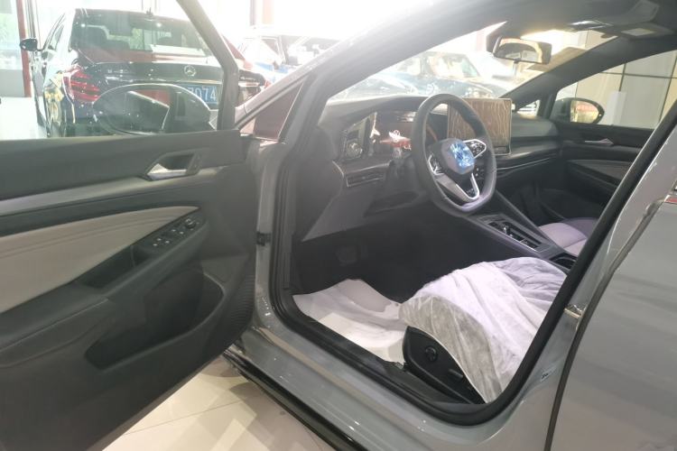 Used Volkswagen Golf 2025 Facelift 300TSI R-Line Driver Seat