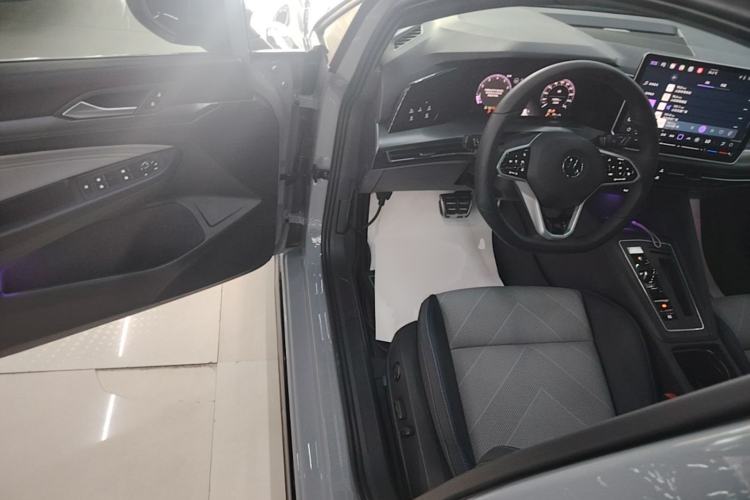 Used Volkswagen Golf 2025 Facelift 300TSI R-Line Driver Seat