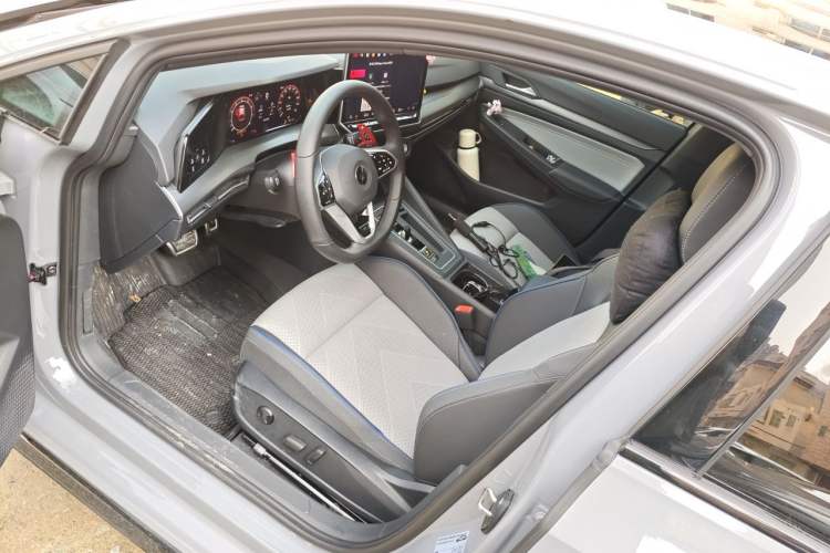 Used Volkswagen Golf 2025 300TSI R-Line Driver Seat