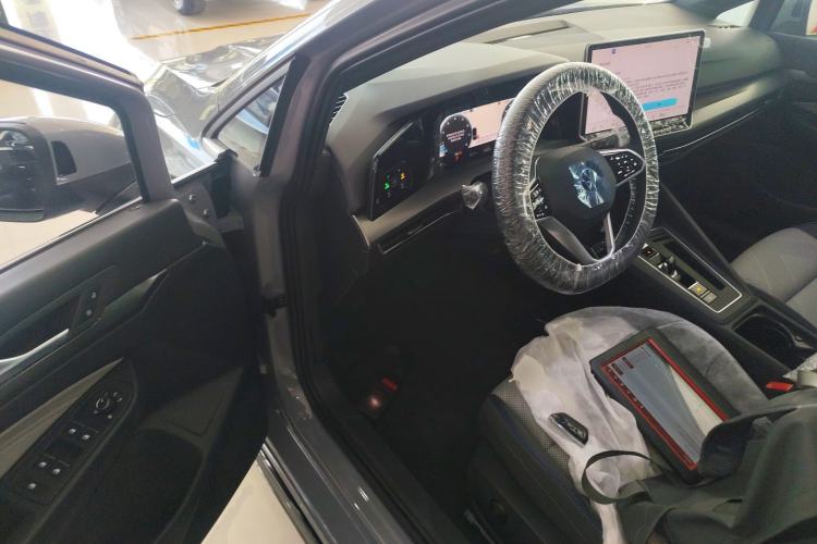 Used Volkswagen Golf 2025 Facelift 300TSI R-Line Driver Seat