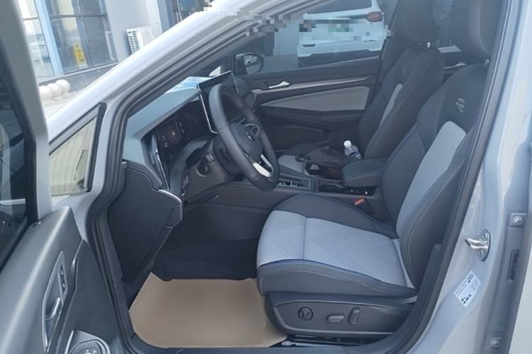 Used Volkswagen Golf 2025 Facelift 300TSI R-Line Driver Seat