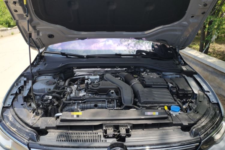 Used Volkswagen Golf 2025 Facelift 300TSI R-Line Engine Bay
