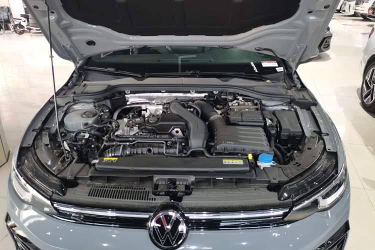 Used Volkswagen Golf 2025 Facelift 300TSI R-Line Engine Bay