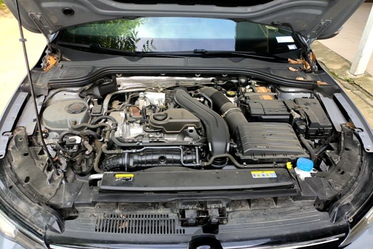 Used Volkswagen Golf 2025 300TSI R-Line Engine Bay
