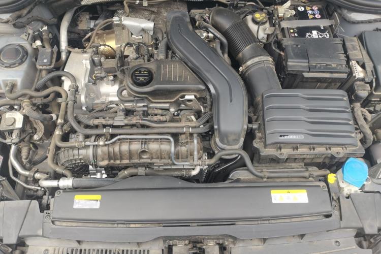 Used Volkswagen Golf 2025 300TSI R-Line Engine Bay