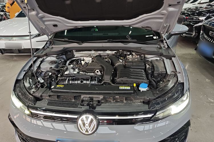 Used Volkswagen Golf 2025 Facelift 300TSI R-Line Engine Bay