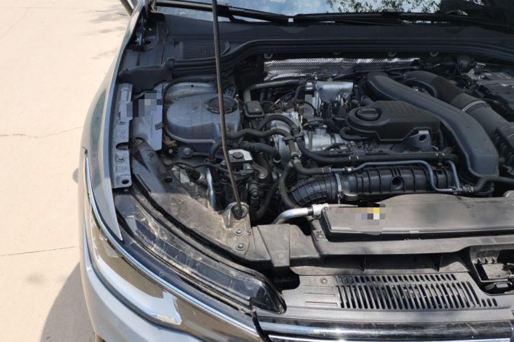 Used Volkswagen Golf 2025 Facelift 300TSI R-Line Engine Bay Right
