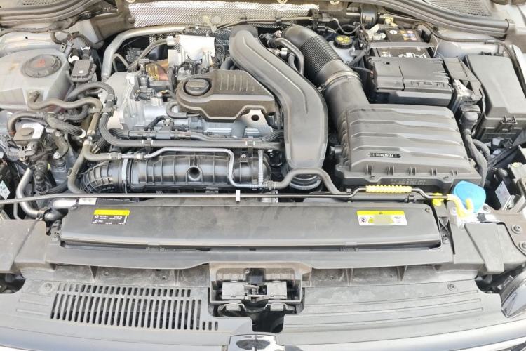 Used Volkswagen Golf 2025 300TSI R-Line Engine Bay