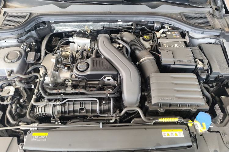 Used Volkswagen Golf 2025 Facelift 300TSI R-Line Engine Bay
