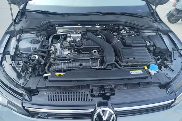 Used Volkswagen Golf 2025 Facelift 300TSI R-Line Engine Bay