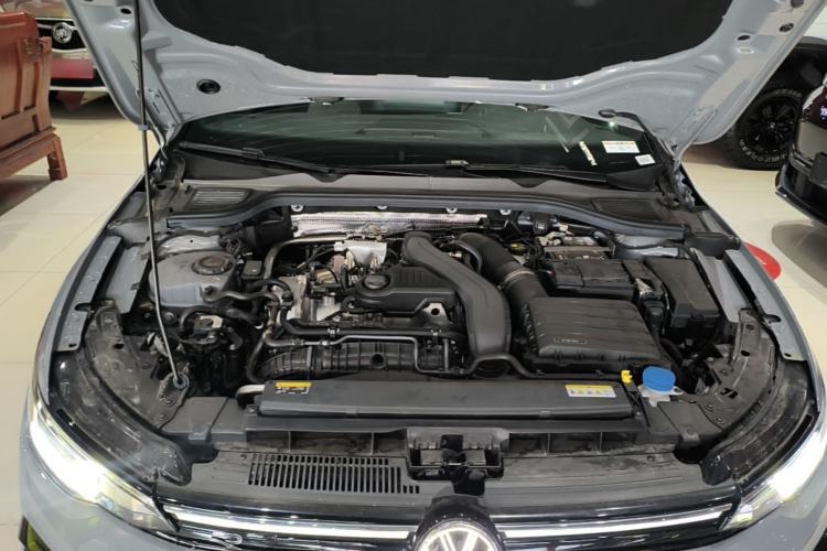 Used Volkswagen Golf 2025 Facelift 300TSI R-Line Engine Bay