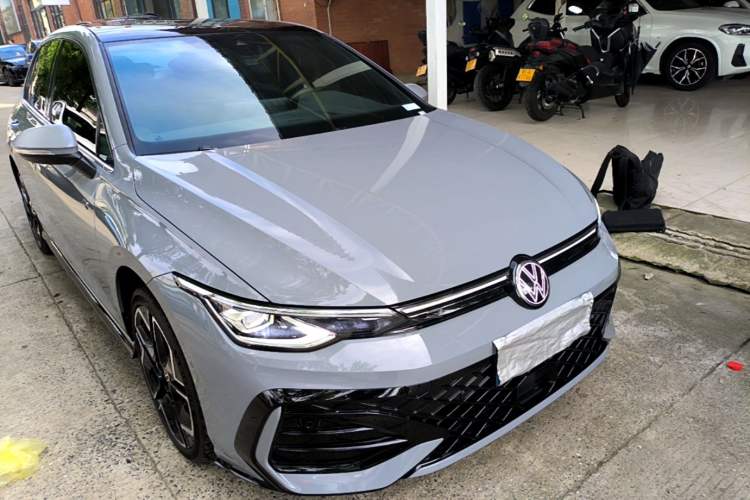 Used Volkswagen Golf 2025 300TSI R-Line Exterior 1