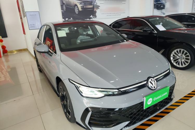 Used Volkswagen Golf 2025 Facelift 300TSI R-Line Exterior 1