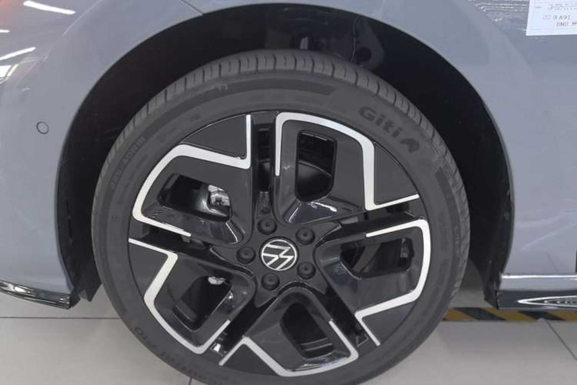 Used Volkswagen Golf 2025 Facelift 300TSI R-Line Exterior 4