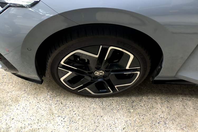 Used Volkswagen Golf 2025 300TSI R-Line Exterior 4