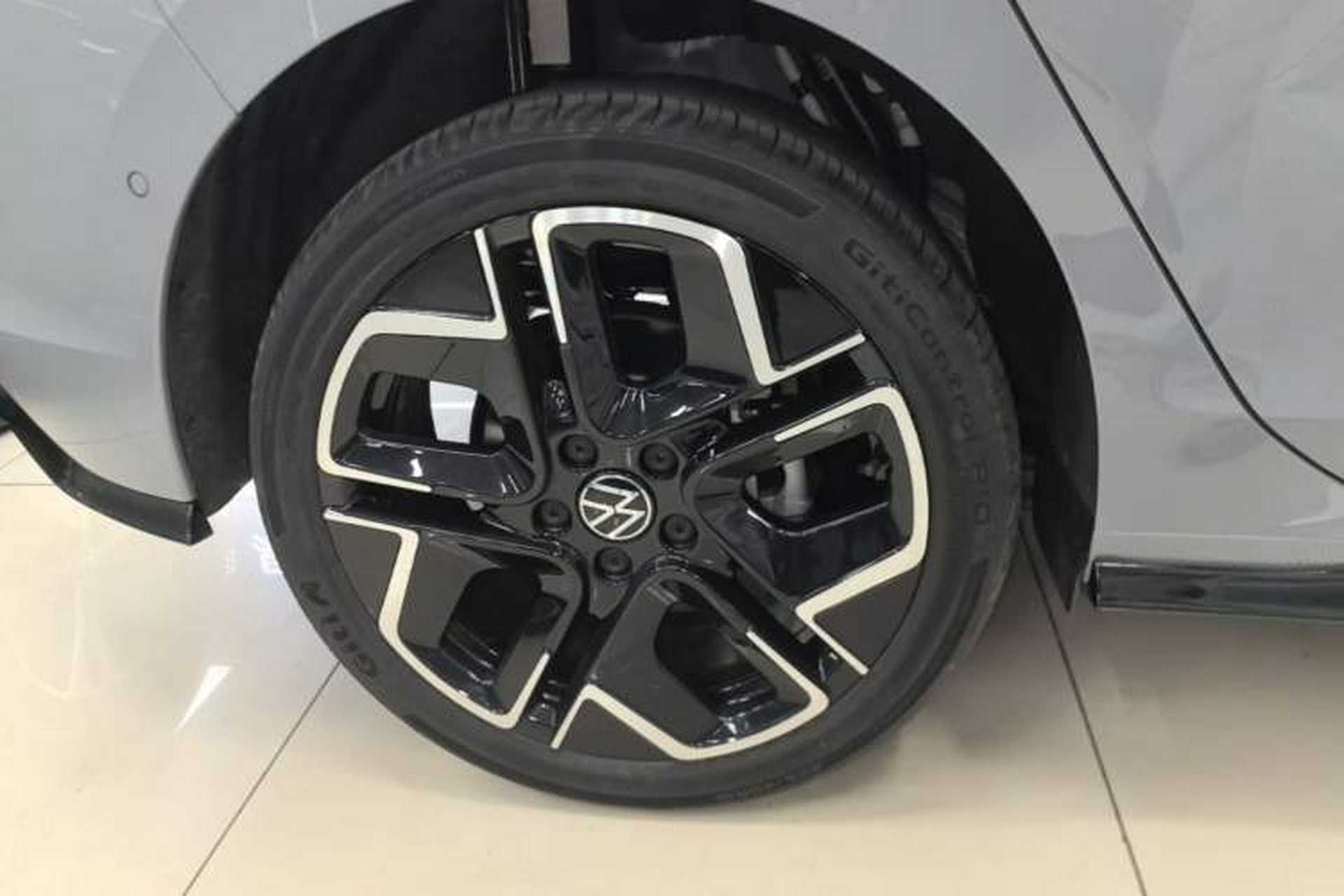 Used Volkswagen Golf 2025 Facelift 300TSI R-Line Exterior 5