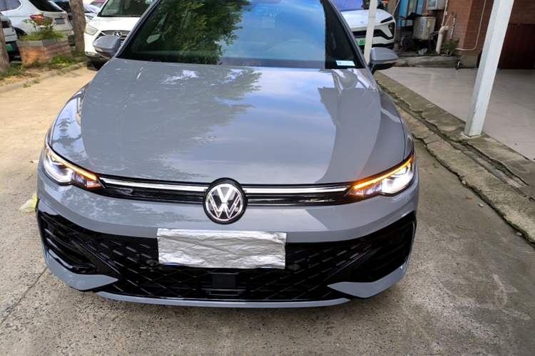Used Volkswagen Golf 2025 300TSI R-Line Front