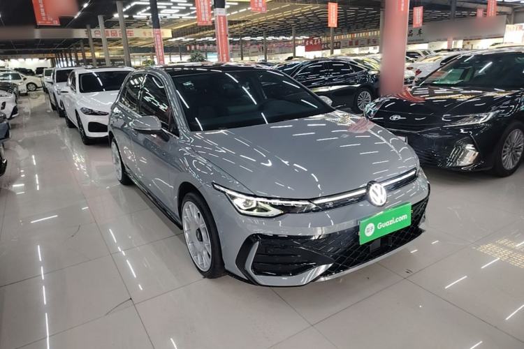 Used Volkswagen Golf 2025 Facelift 300TSI R-Line Front Right 45 Deg
