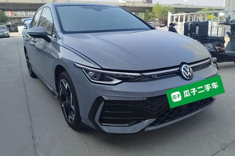 Used Volkswagen Golf 2025 Facelift 300TSI R-Line Front Right 45 Deg