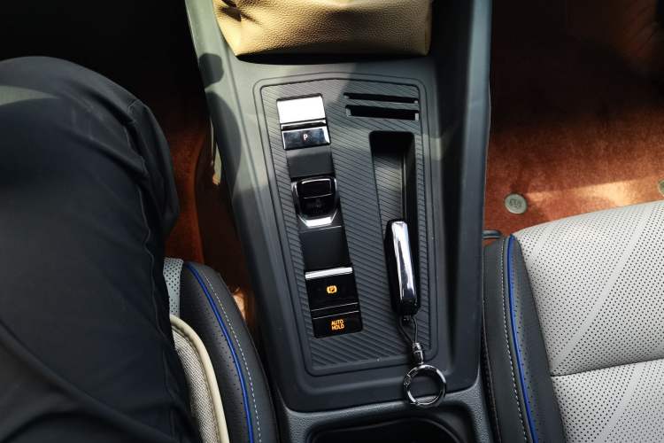Used Volkswagen Golf 2025 Facelift 300TSI R-Line Gear Lever